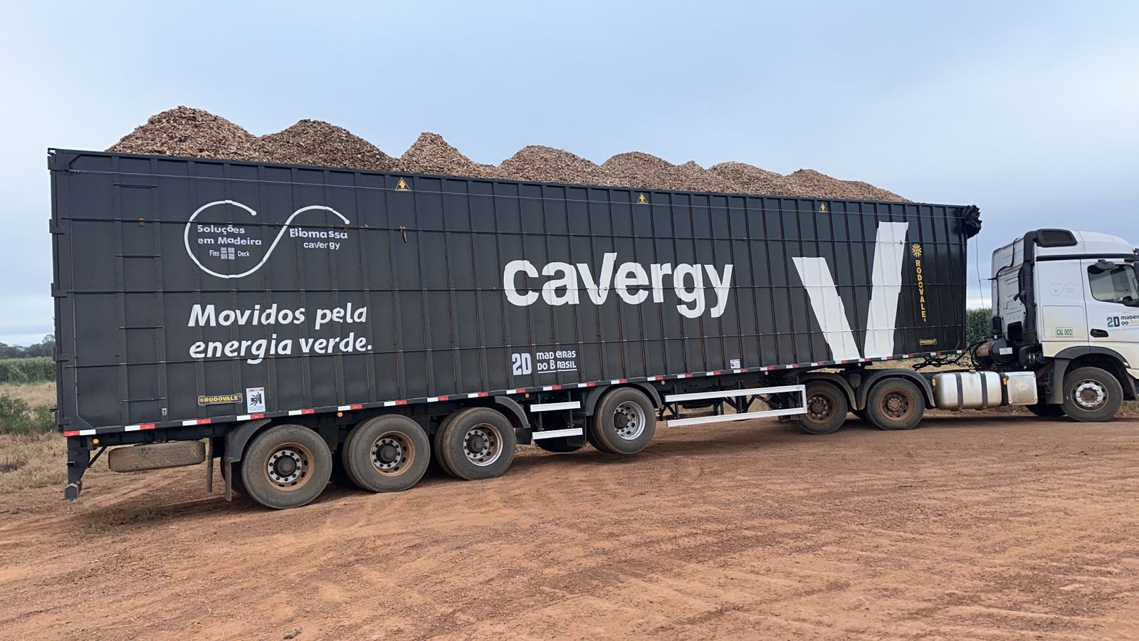 Biomassa Cavergy — Cavaco de madeira nativa com poder calorífico superior, garantindo maior rendimento energético por tonelada consumida.